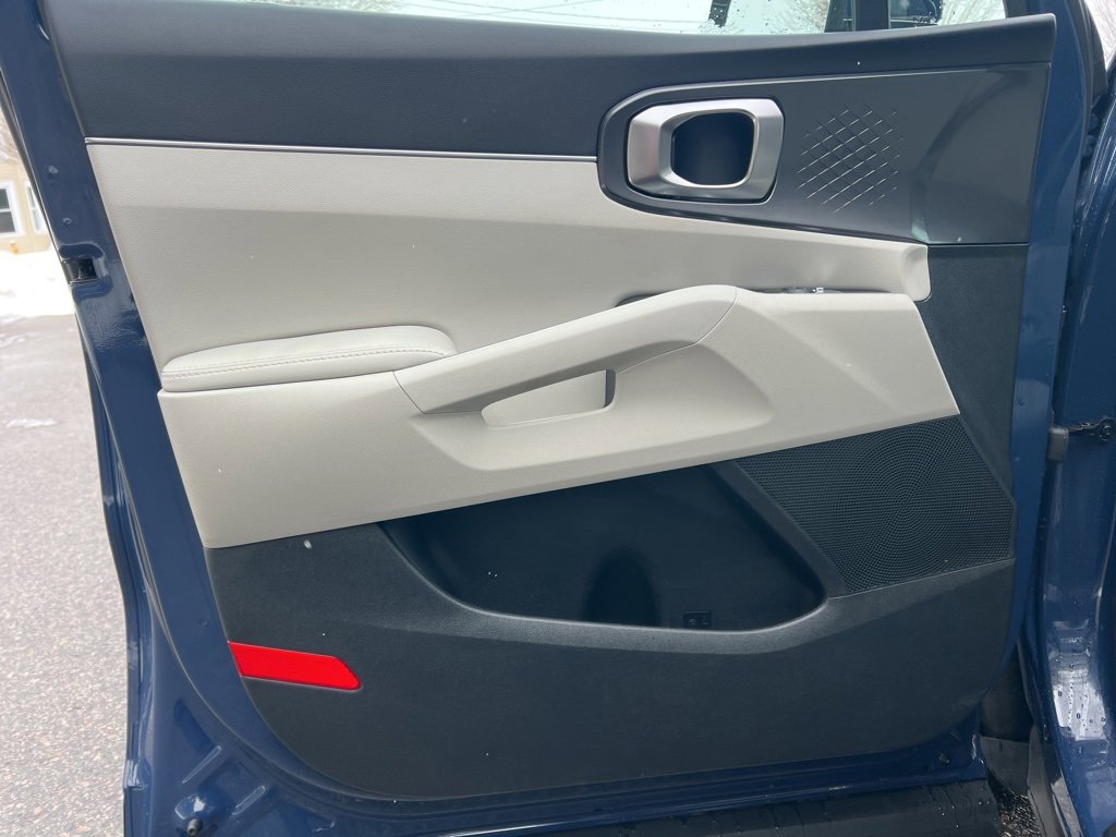 Certified 2025 Kia Sorento S w/ Panoramic Sunroof Package image 11