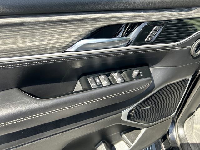 Used 2022 Jeep Wagoneer Series III w/ Premium Group I image 11