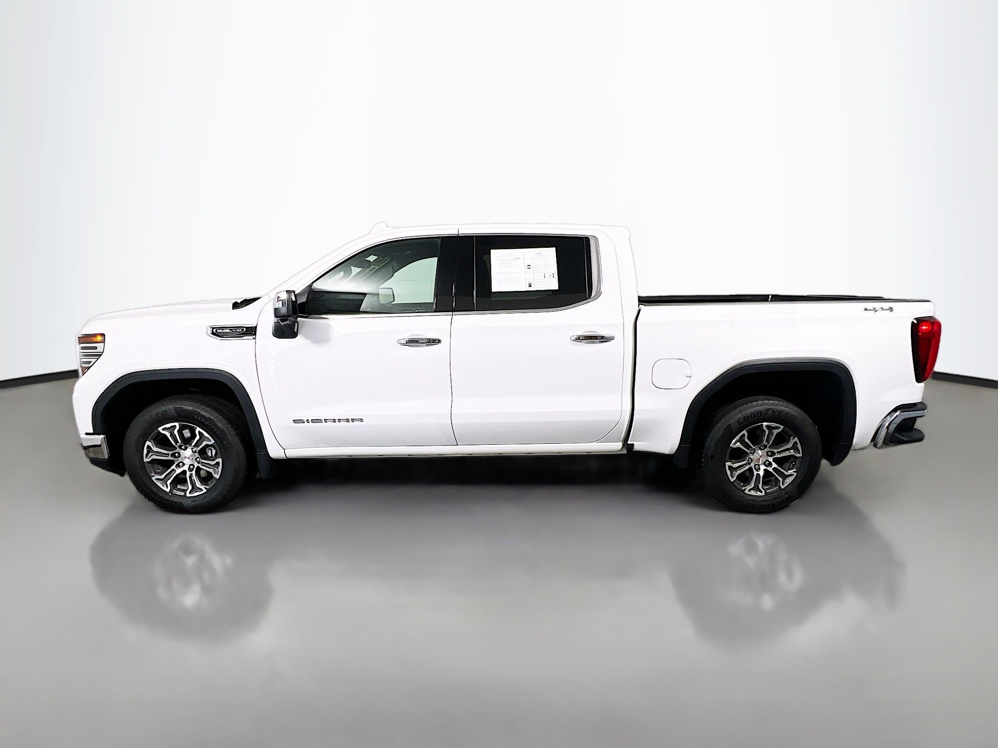 Used 2025 GMC Sierra 1500 SLT AWD/4WD image 8
