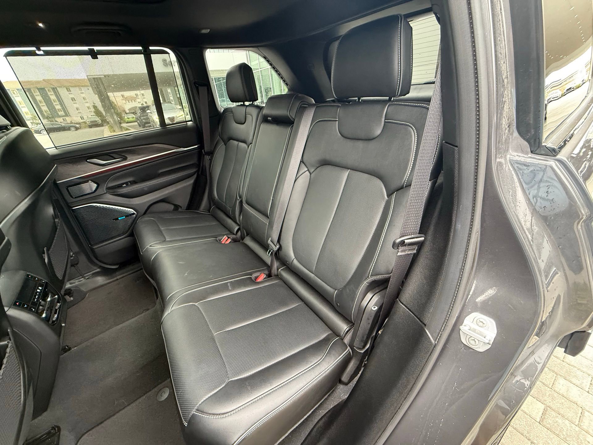 Used 2022 Jeep Grand Cherokee Overland w/ Advanced Protech Group III image 26