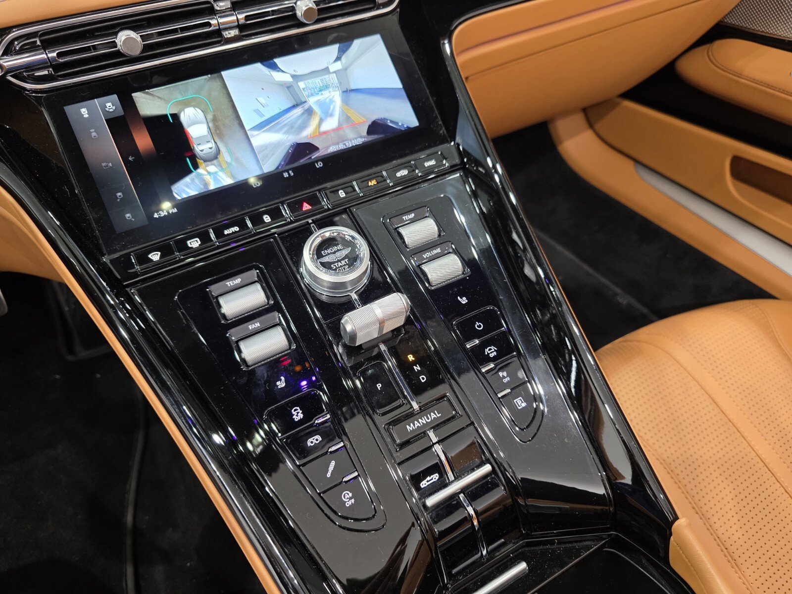 Used 2025 Aston Martin DB12 Convertible image 15