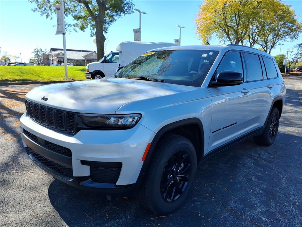 Used 2024 Jeep Grand Cherokee L Laredo AWD/4WD image 3