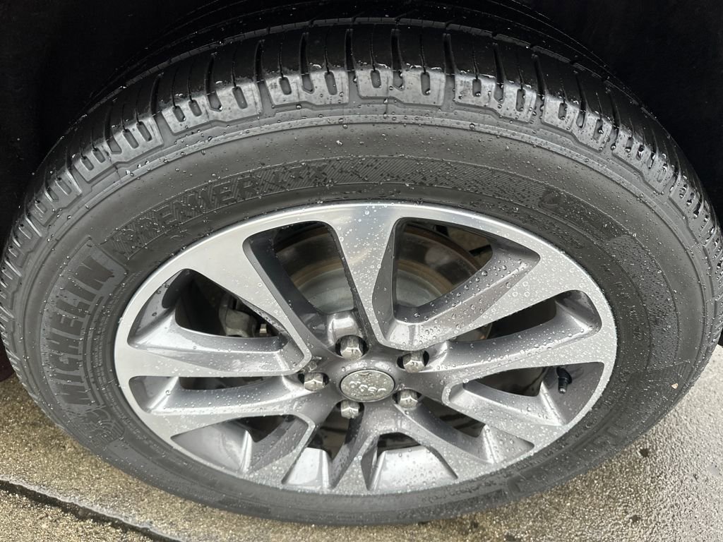 Used 2017 Jeep Grand Cherokee Overland w/ Jeep Active Safety Group image 27