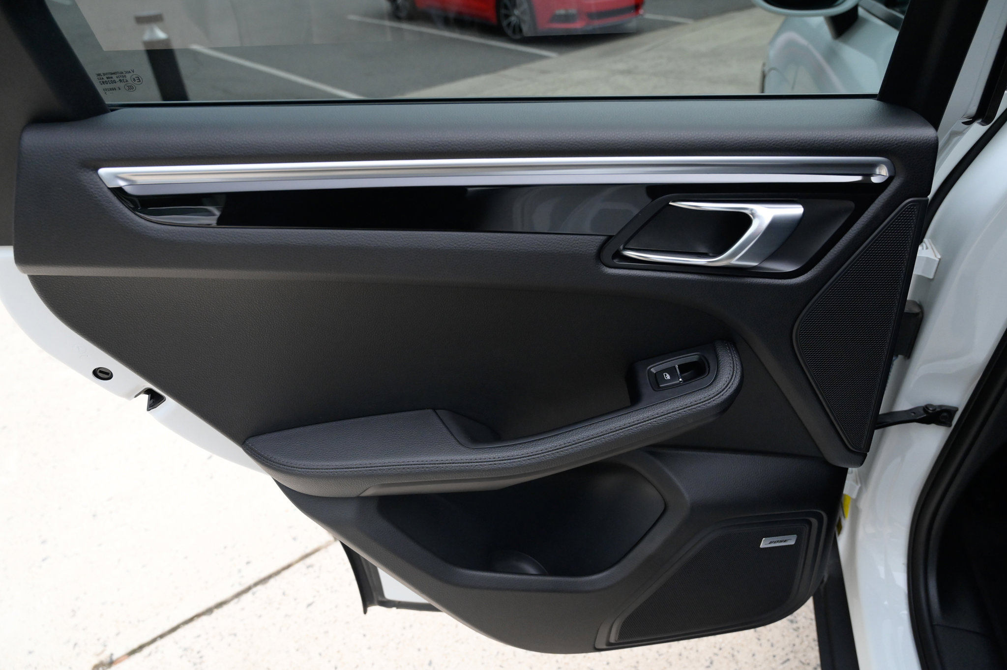 Used 2018 Porsche Macan AWD/4WD image 39