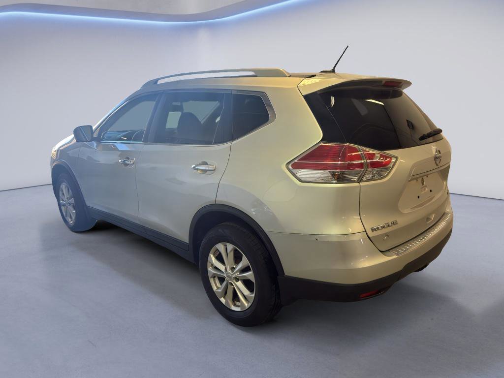 Used 2015 Nissan Rogue SV w/ SV Premium Package image 4