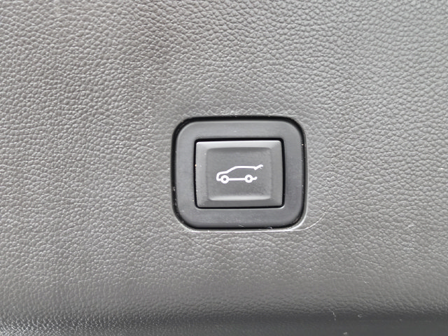 Used 2020 Chevrolet Traverse LT w/ LPO, Floor Liner Package FWD image 18