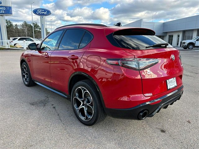 Used 2024 Alfa Romeo Stelvio Veloce image 5