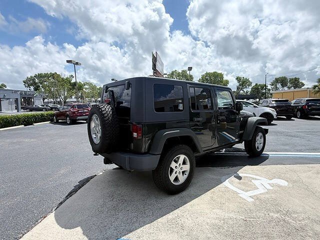 Used 2010 Jeep Wrangler Unlimited Rubicon AWD/4WD image 5