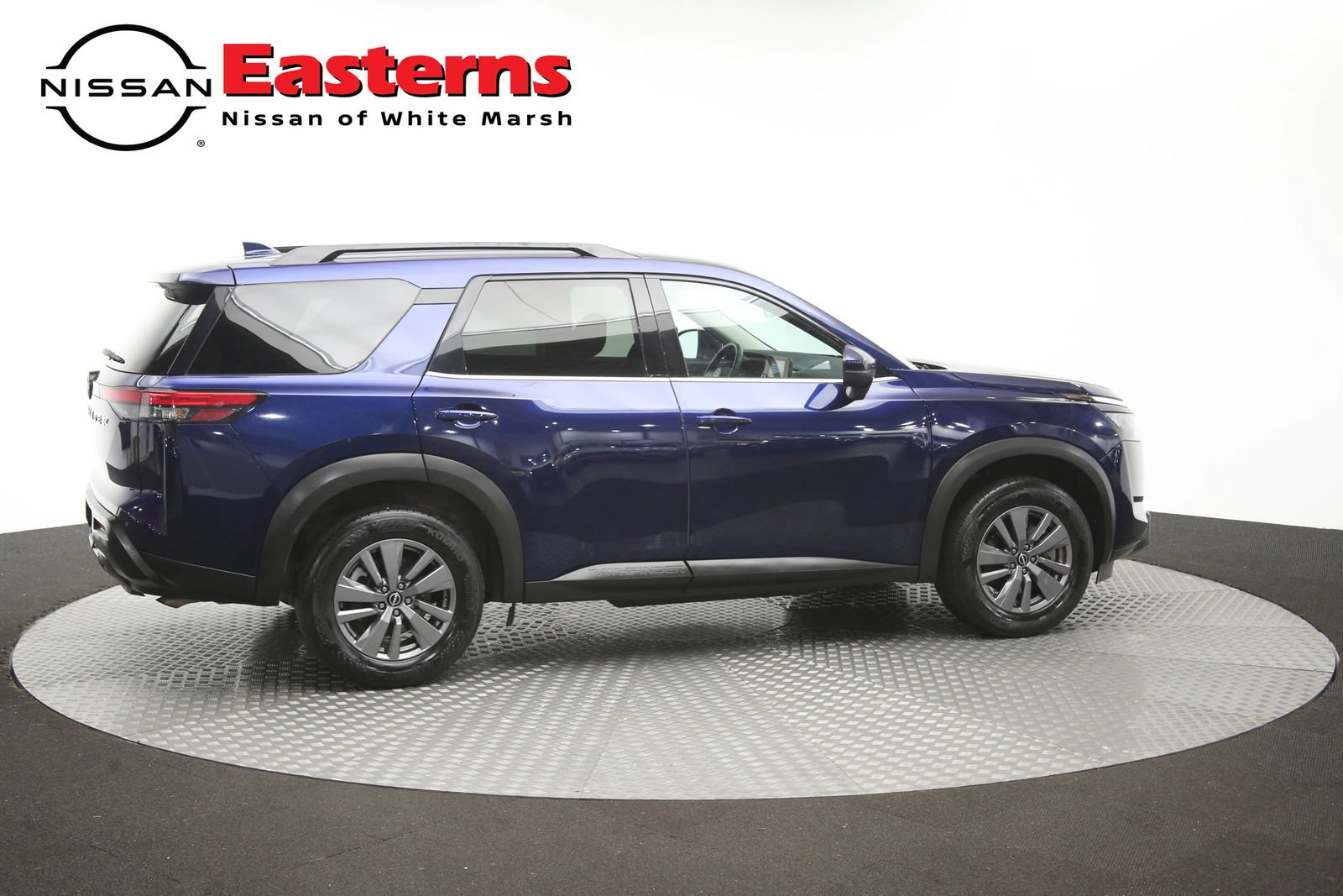 Used 2025 Nissan Pathfinder SV FWD image 42