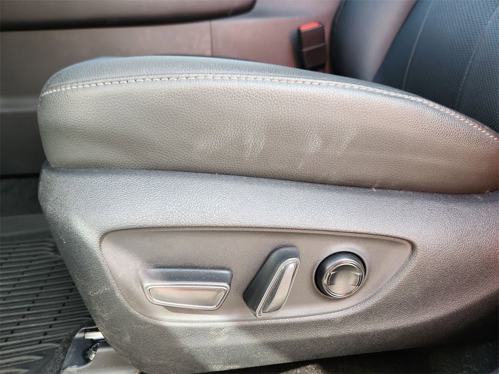 Used 2025 Toyota Grand Highlander AWD image 11