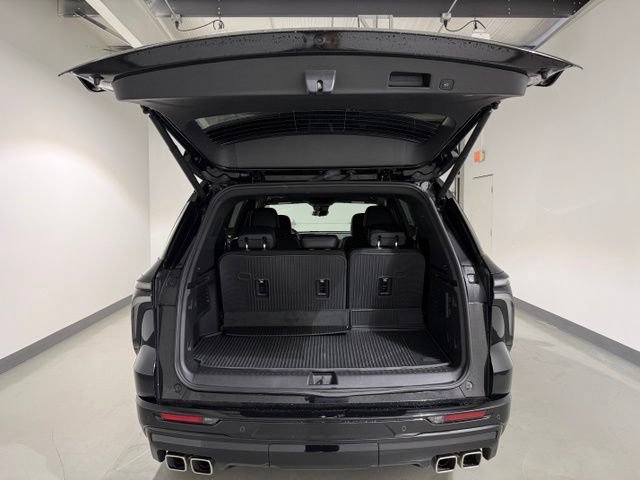 Used 2026 Chevrolet Traverse High Country w/ LPO, Floor Liner Package AWD/4WD image 8