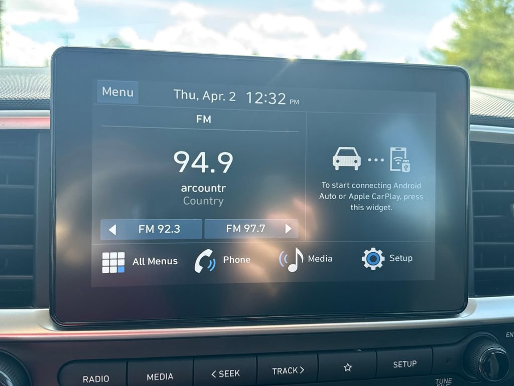 Used 2025 Hyundai Venue SEL image 19