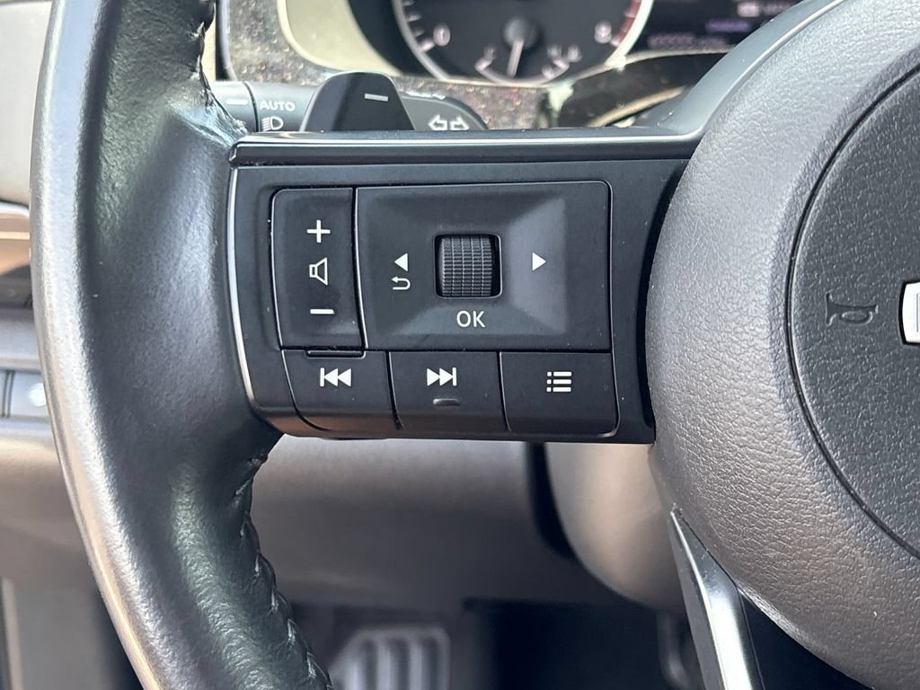 Used 2025 Nissan Pathfinder SV FWD image 11