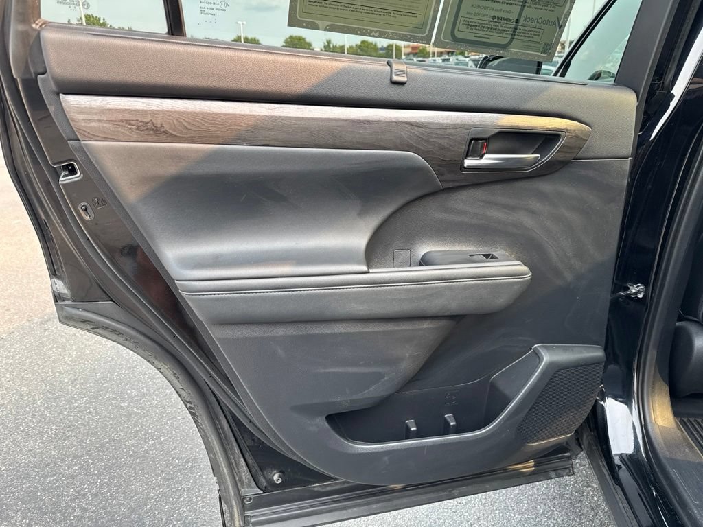 Used 2021 Toyota Highlander Platinum AWD/4WD image 35