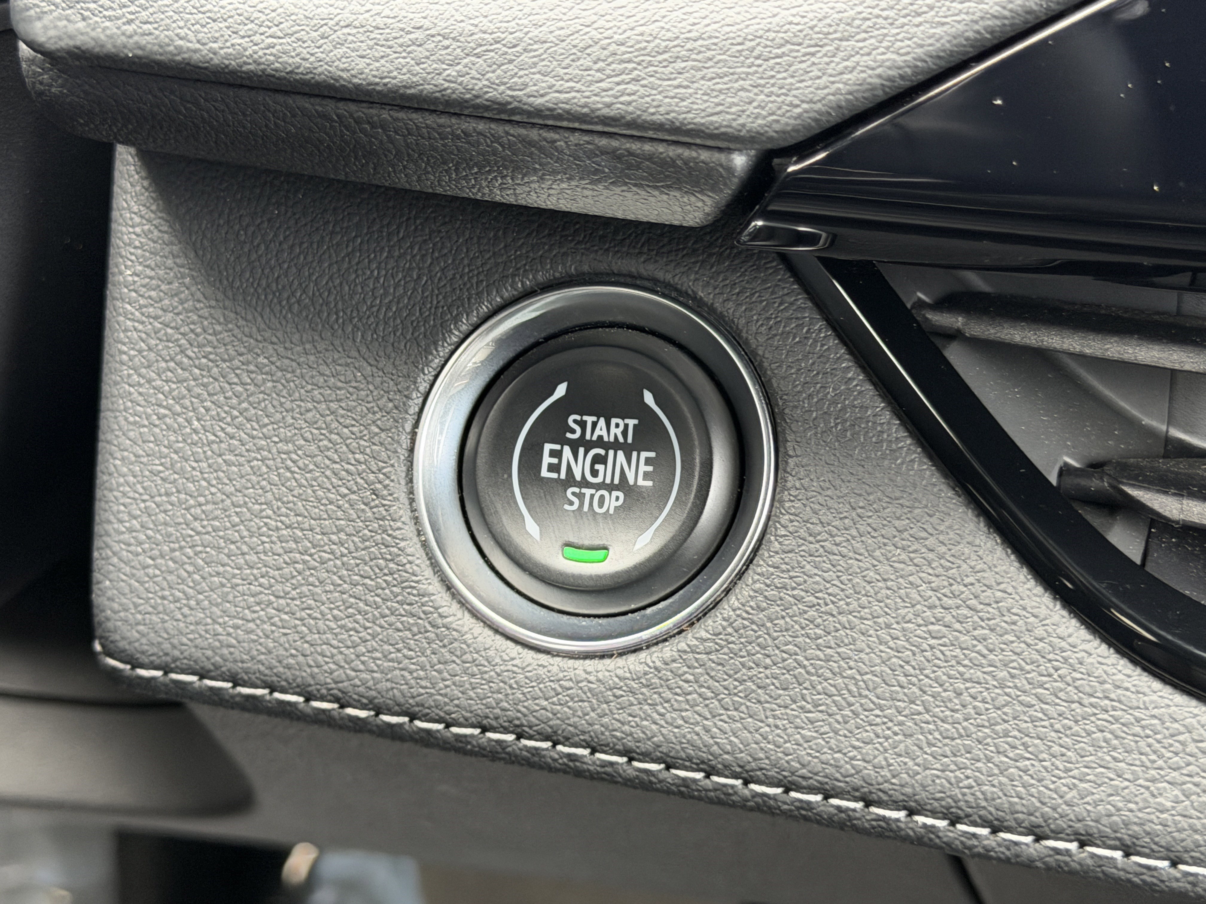 Used 2025 Buick Enclave Avenir w/ Super Cruise Package FWD image 39