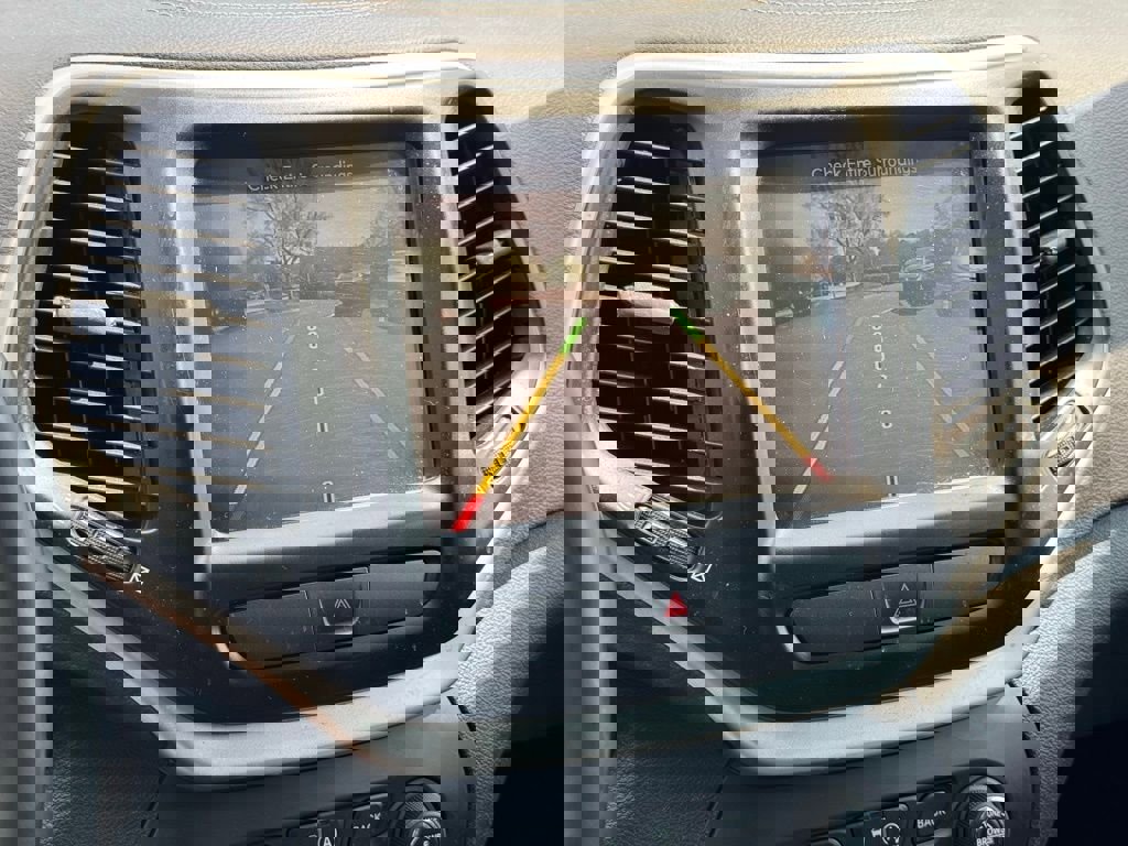 Used 2018 Jeep Cherokee Latitude Plus image 31