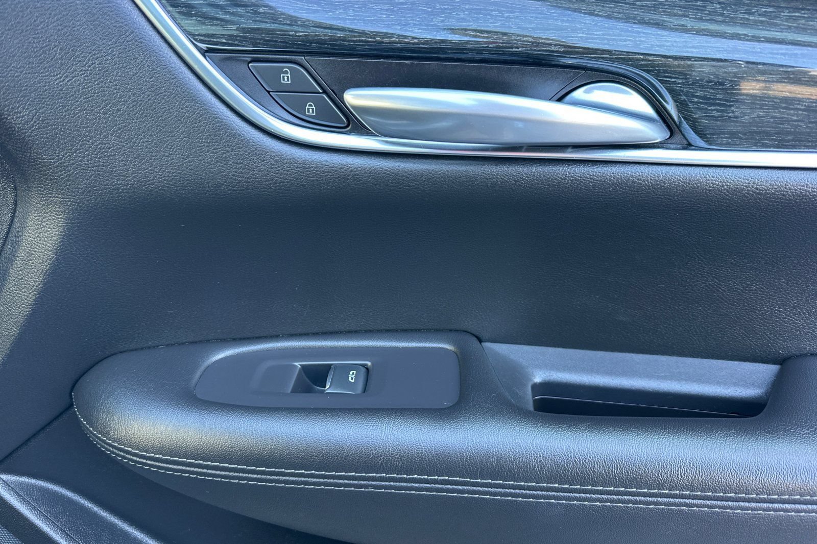 Certified 2022 Cadillac XT5 Premium Luxury FWD image 22