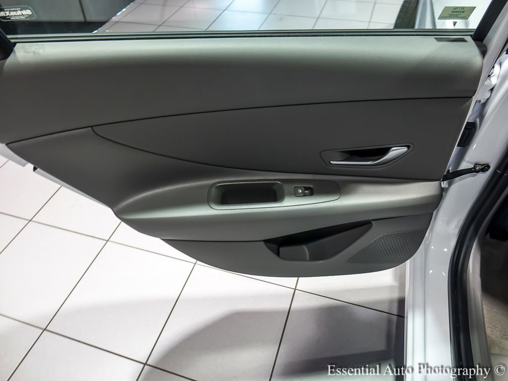 Used 2025 Hyundai Elantra SEL image 32