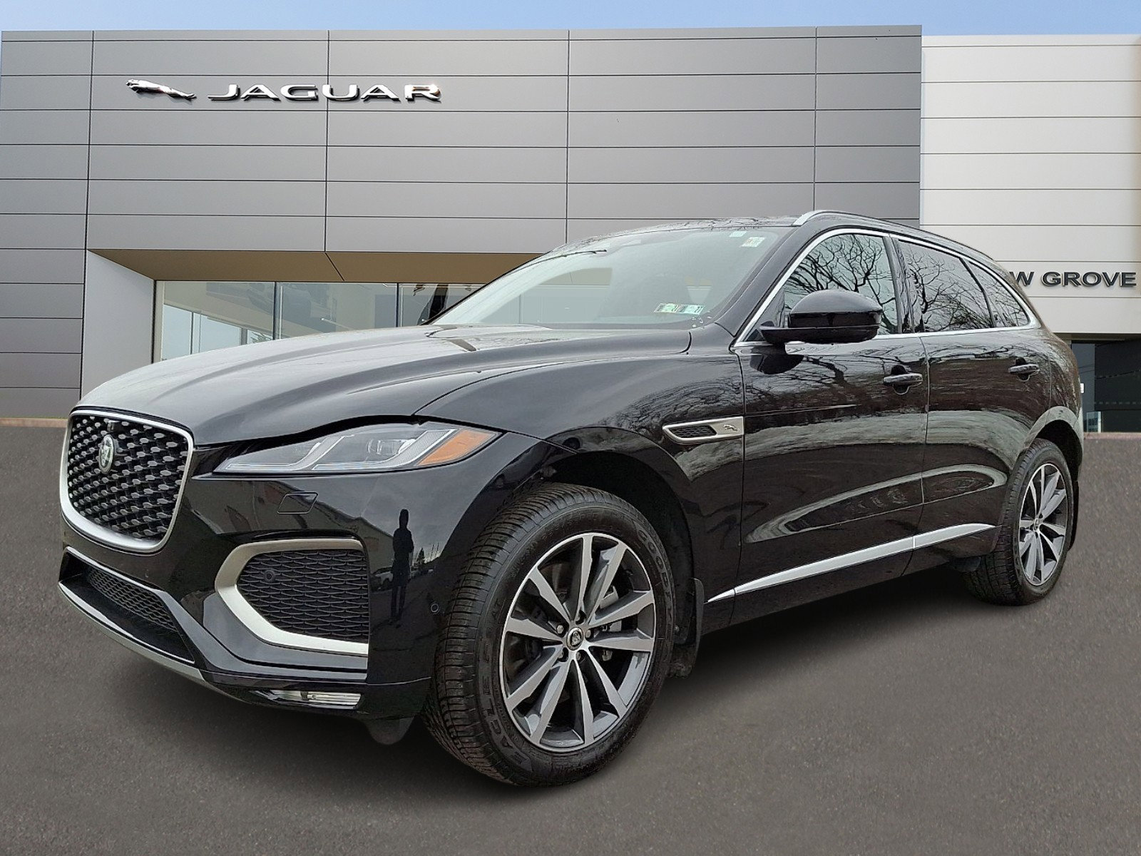 Used 2026 Jaguar F-PACE R-Dynamic S image 1