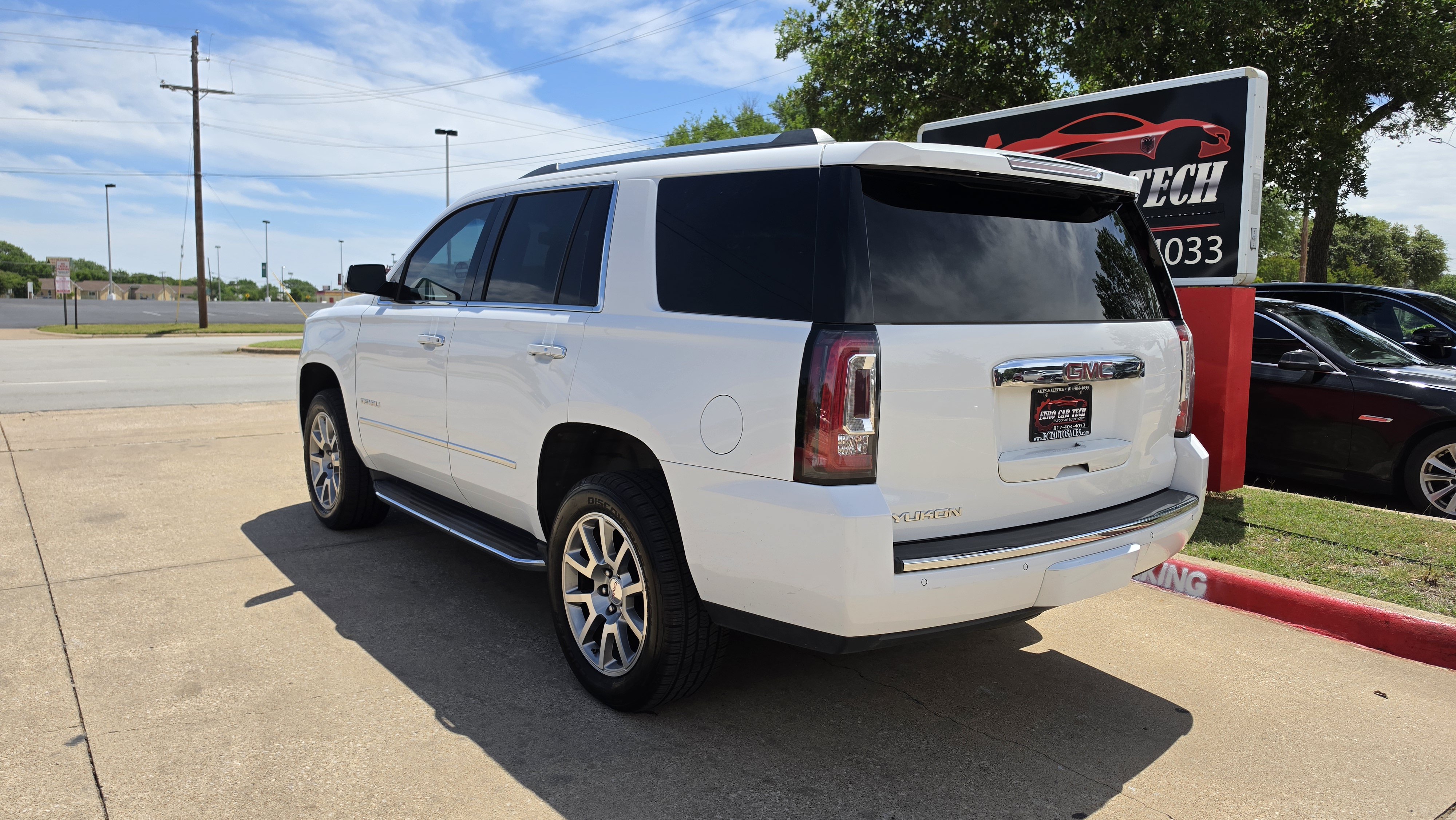Used 2018 GMC Yukon Denali RWD image 3
