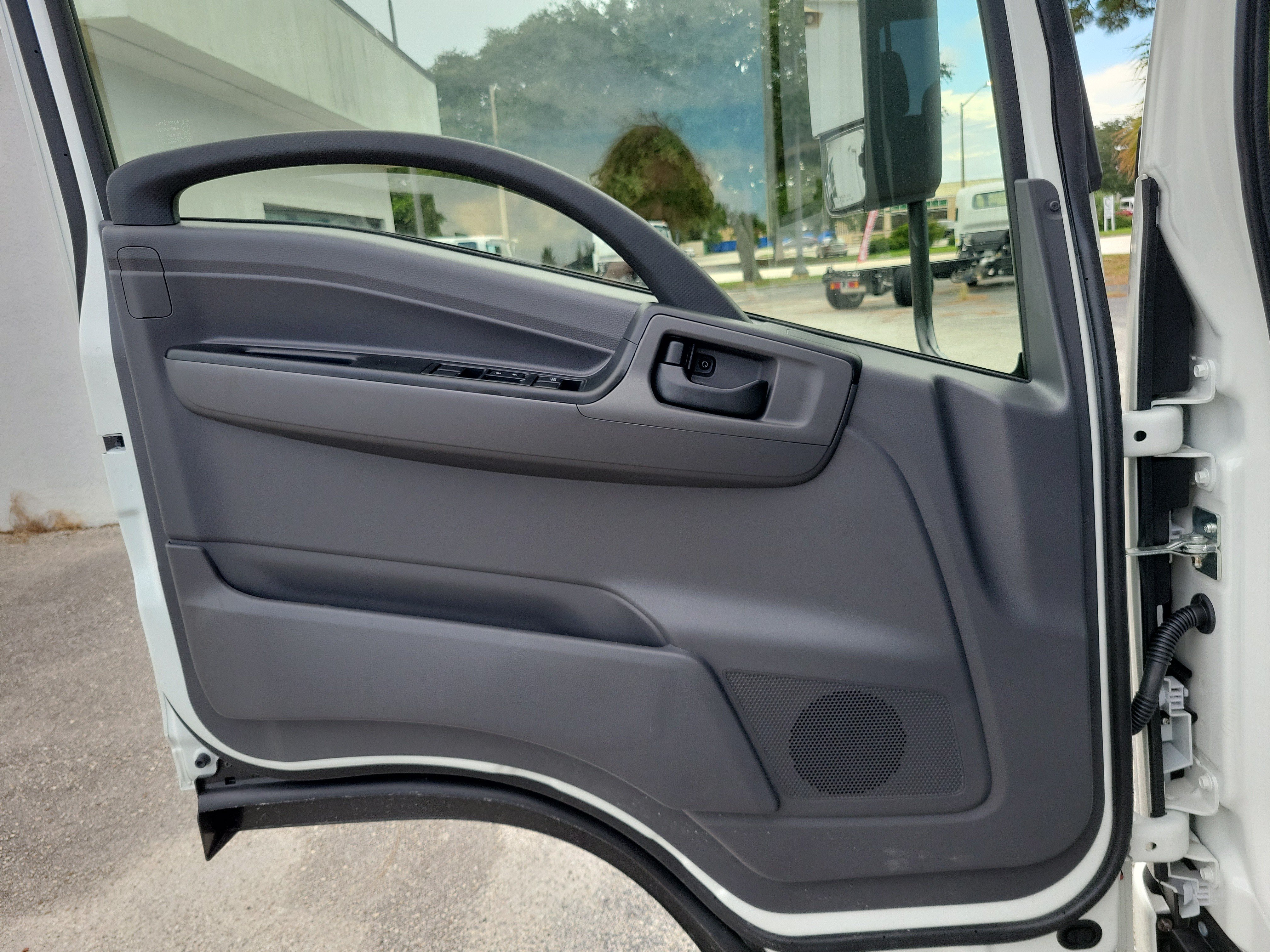 Used 2027 Isuzu NPR RWD image 10