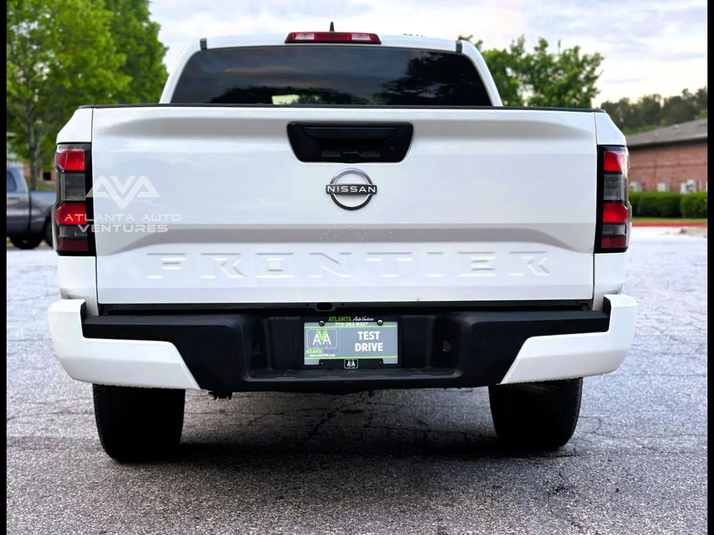 Used 2023 Nissan Frontier SV image 13