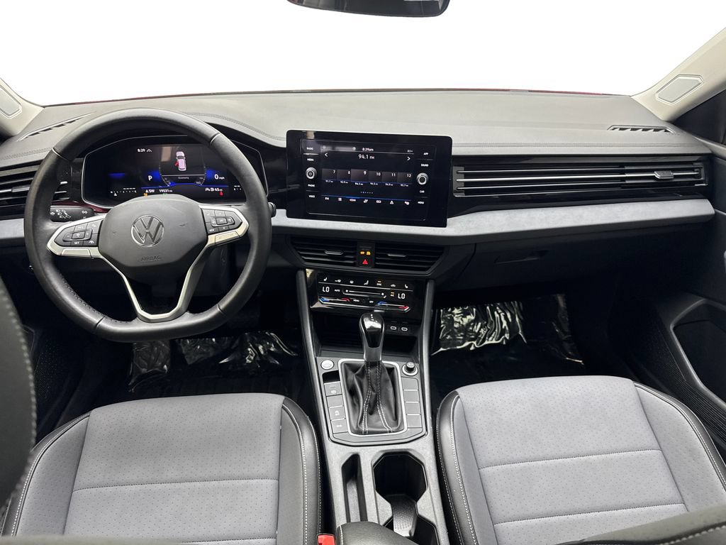 Used 2025 Volkswagen Jetta SE FWD image 50