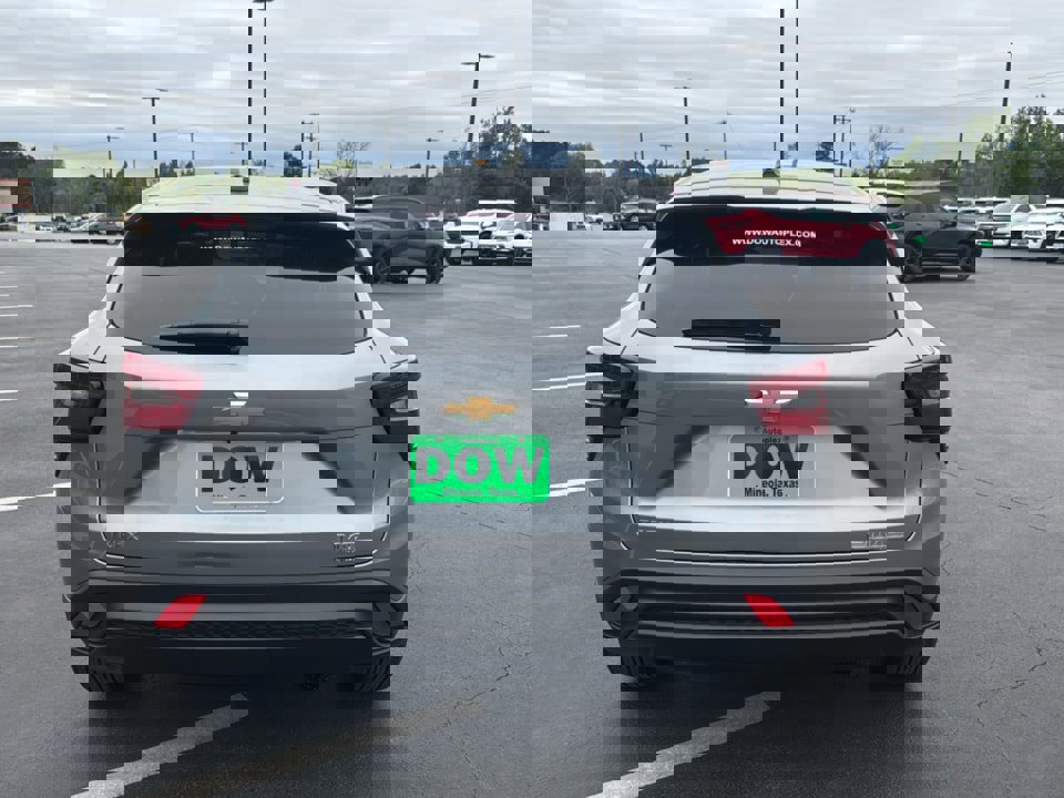 Used 2025 Chevrolet Trax LS w/ LS Convenience Package image 5