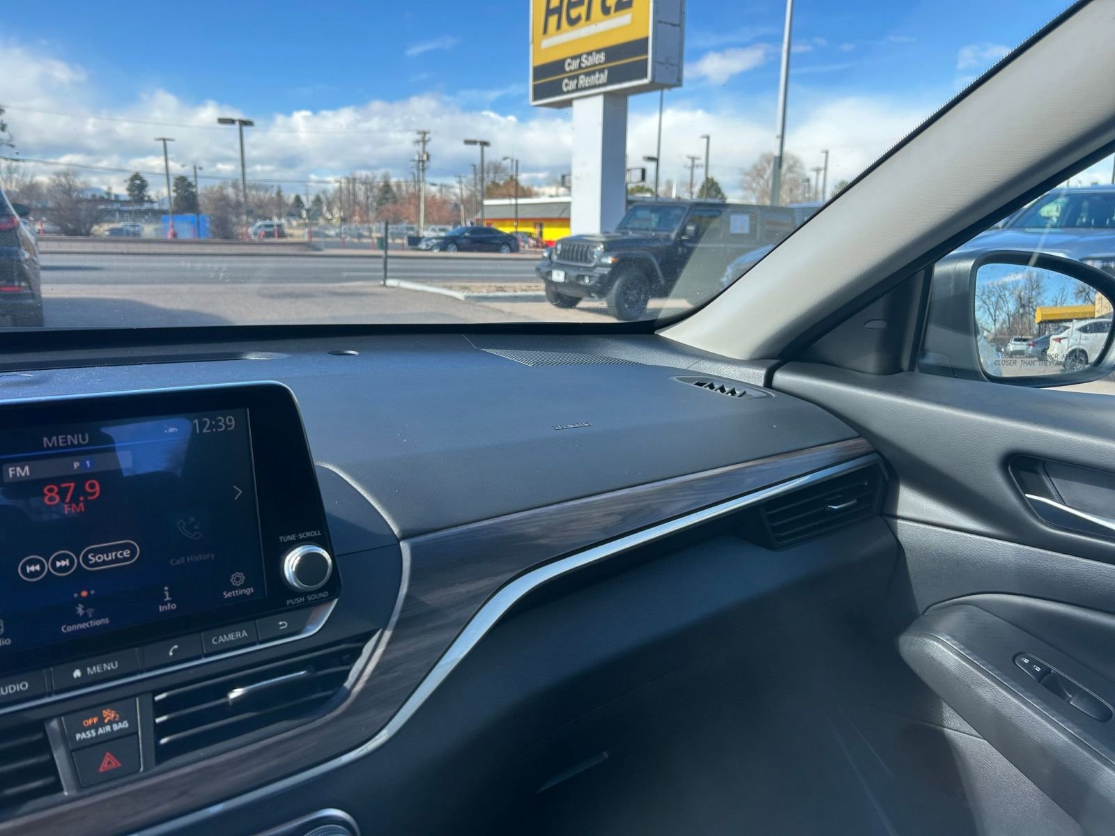 Used 2025 Nissan Altima 2.5 SV image 34