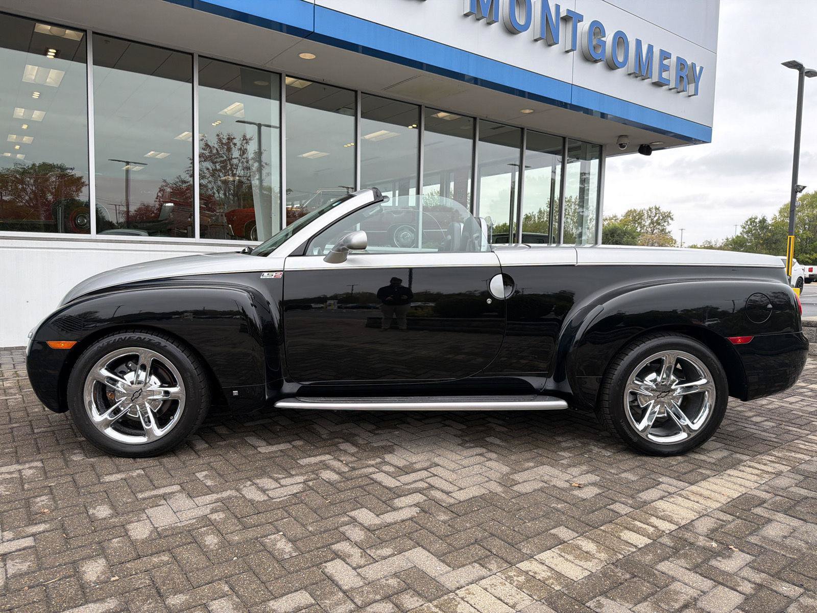 Used 2006 Chevrolet SSR w/ Preferred Equipment Group RWD image 45