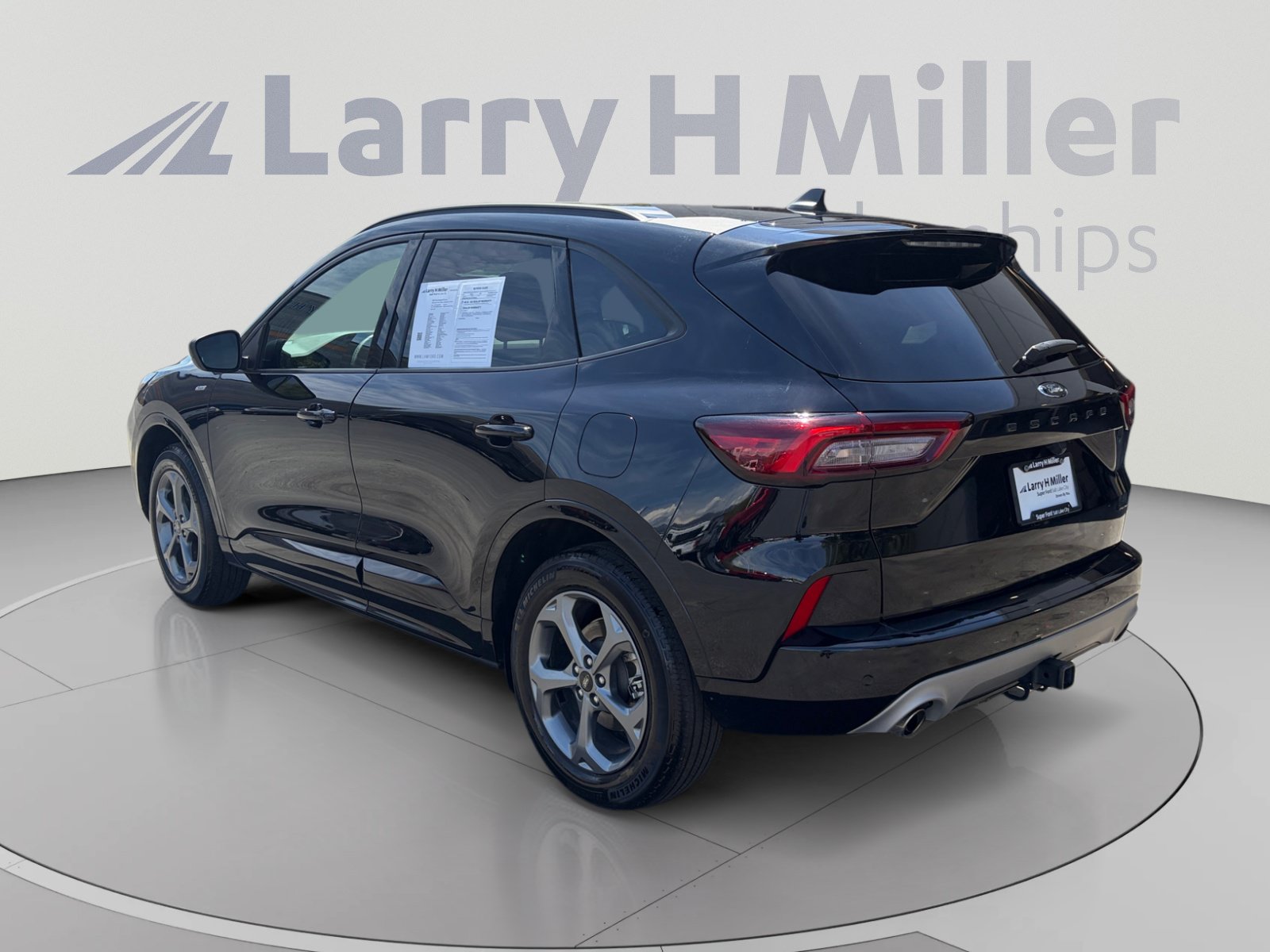 Certified 2024 Ford Escape ST-Line w/ Tech Pack #1 AWD/4WD image 3