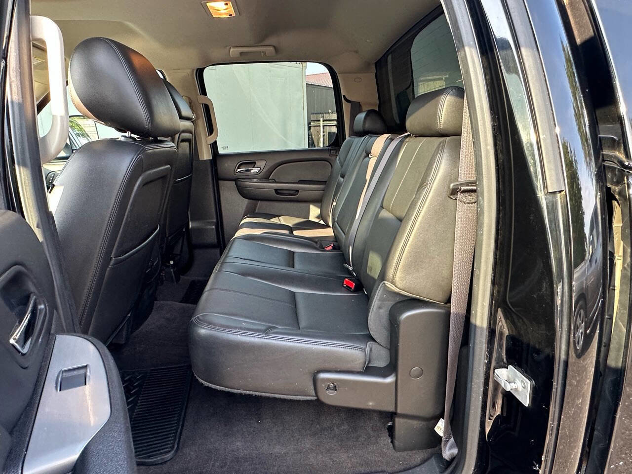 Used 2013 Chevrolet Silverado 2500 LTZ w/ LTZ Plus Package image 19