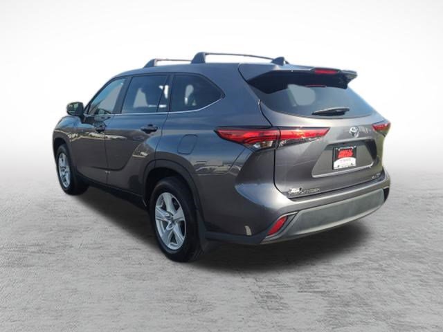 Used 2023 Toyota Highlander L AWD/4WD image 6