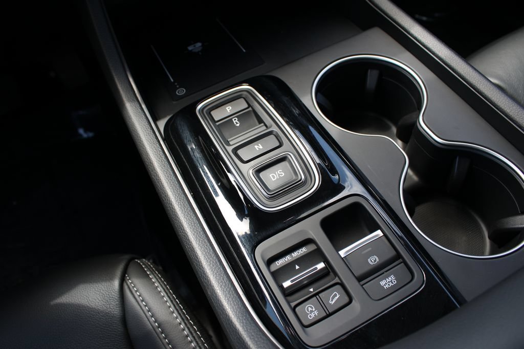 Certified 2025 Honda Pilot Touring image 24