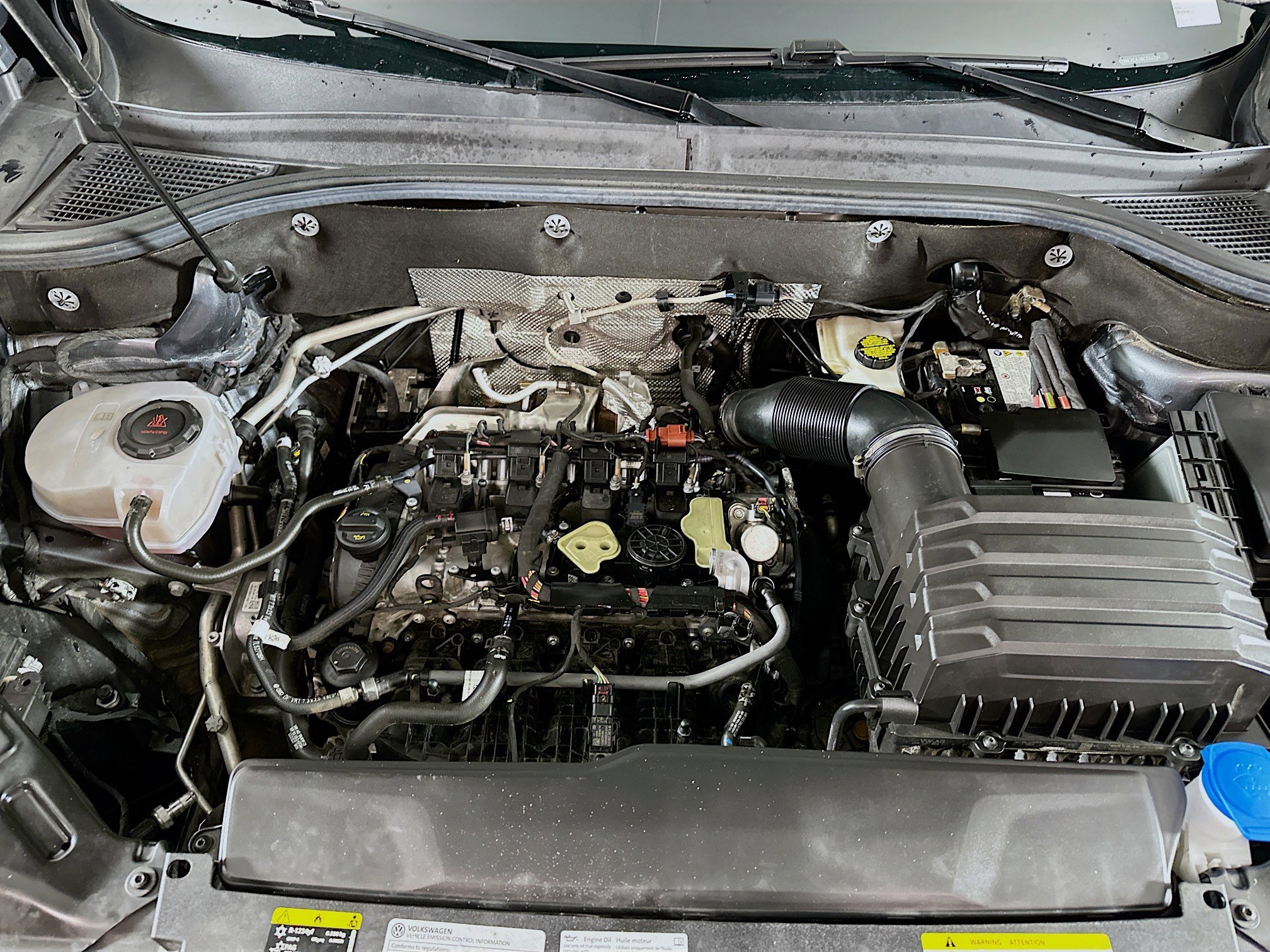 Used 2024 Volkswagen Atlas Cross Sport SE image 31