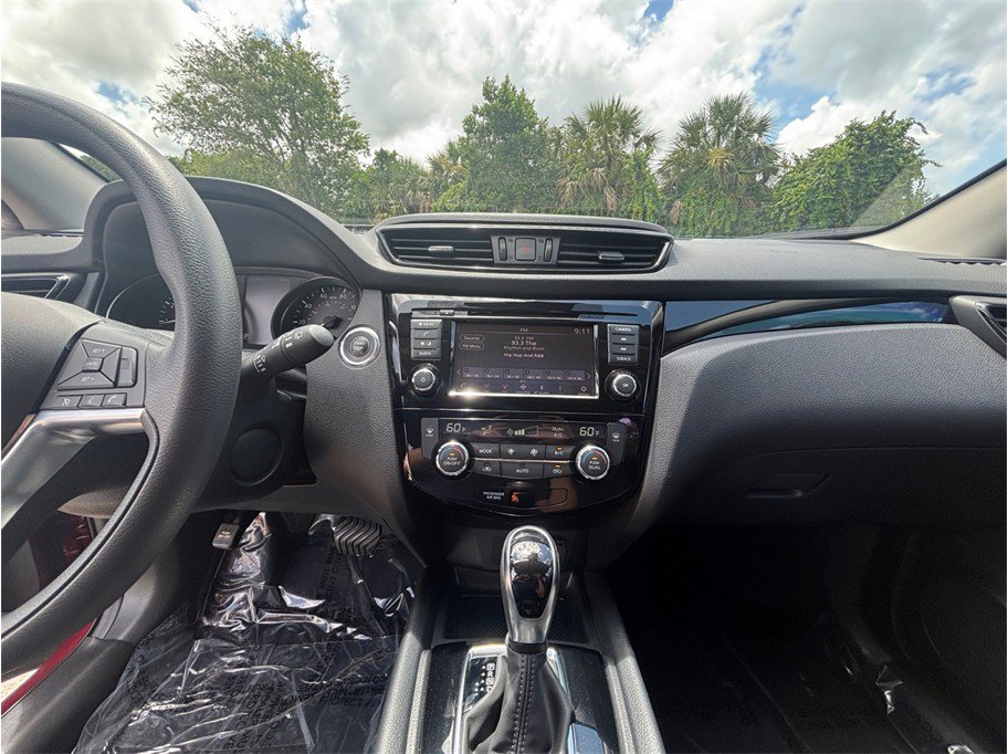 Used 2020 Nissan Rogue Sport SV FWD image 11