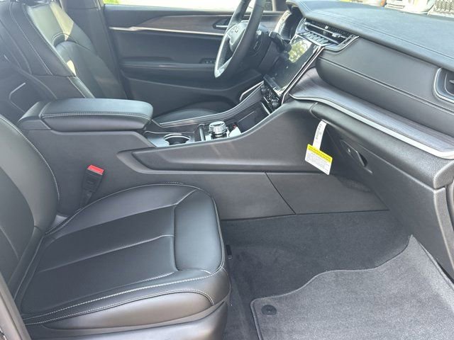 New 2025 Jeep Grand Cherokee Limited w/ Luxury Tech Group II image 13