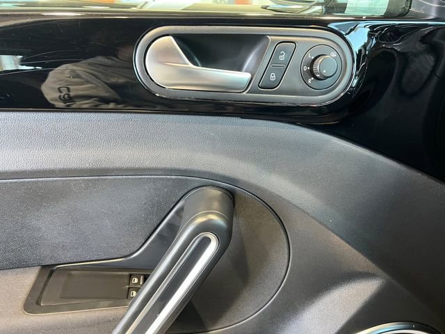 Used 2012 Volkswagen Beetle Turbo FWD image 16