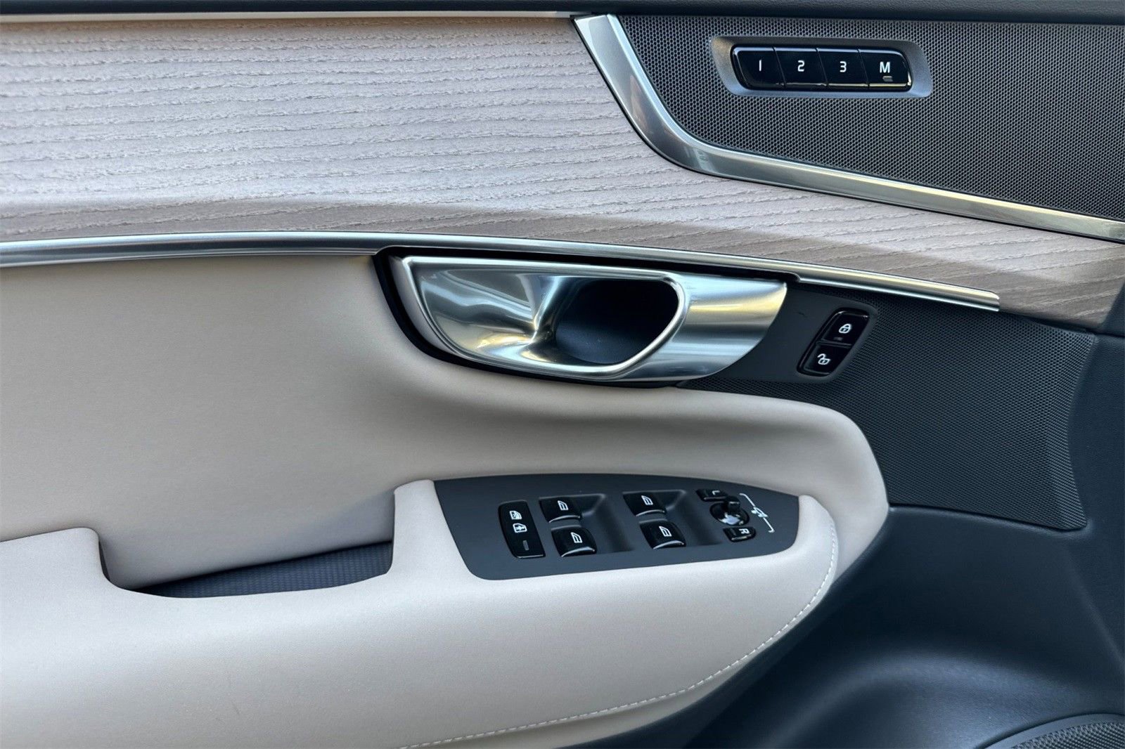 Used 2026 Volvo XC90 B5 Core w/ Protection Package AWD/4WD image 12