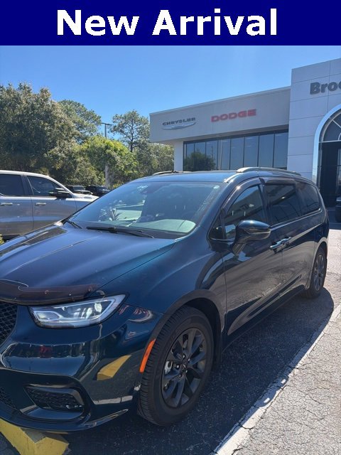 Used 2021 Chrysler Pacifica Touring-L w/ S Appearance Package