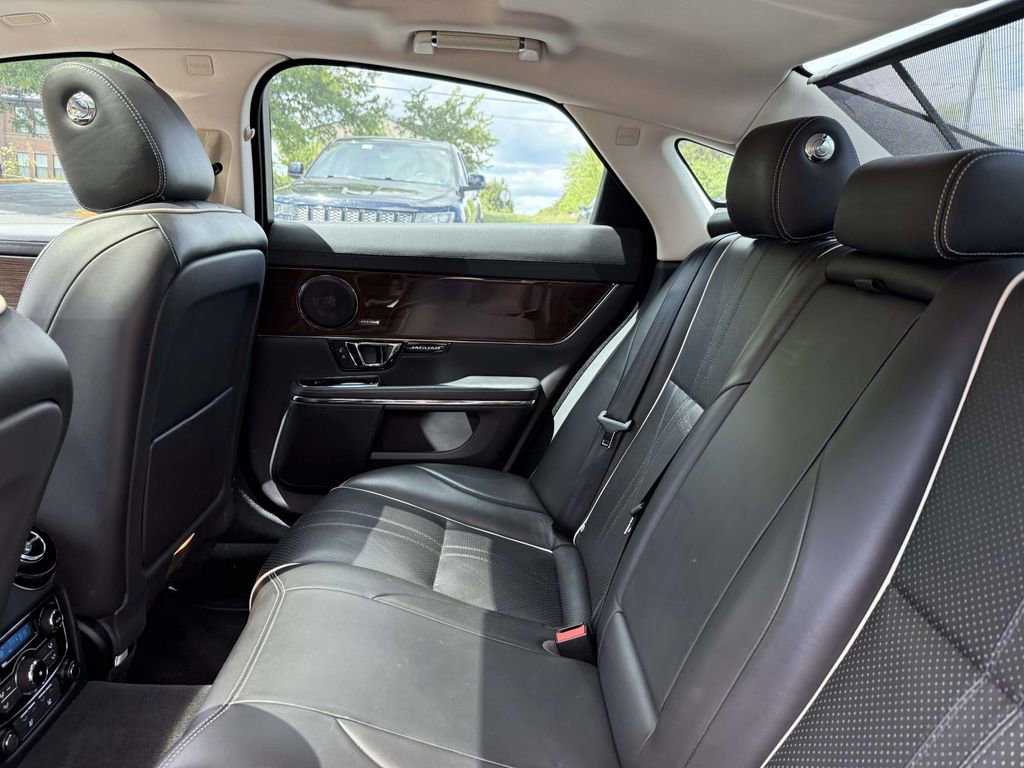 Used 2016 Jaguar XJ Supercharged RWD image 17