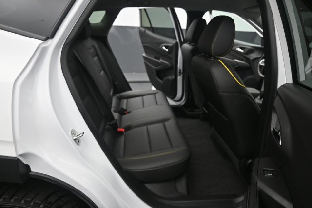 Used 2025 Chevrolet Trax ACTIV FWD image 15