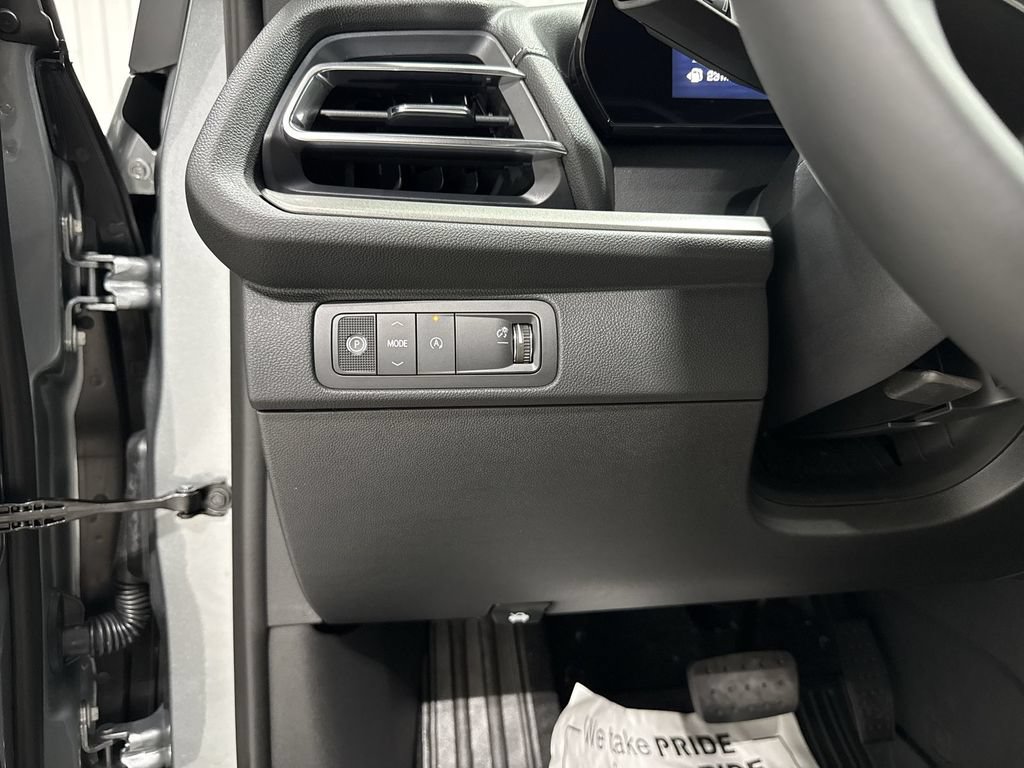 New 2027 Chevrolet Traverse LT w/ Driver Confidence Package FWD image 18