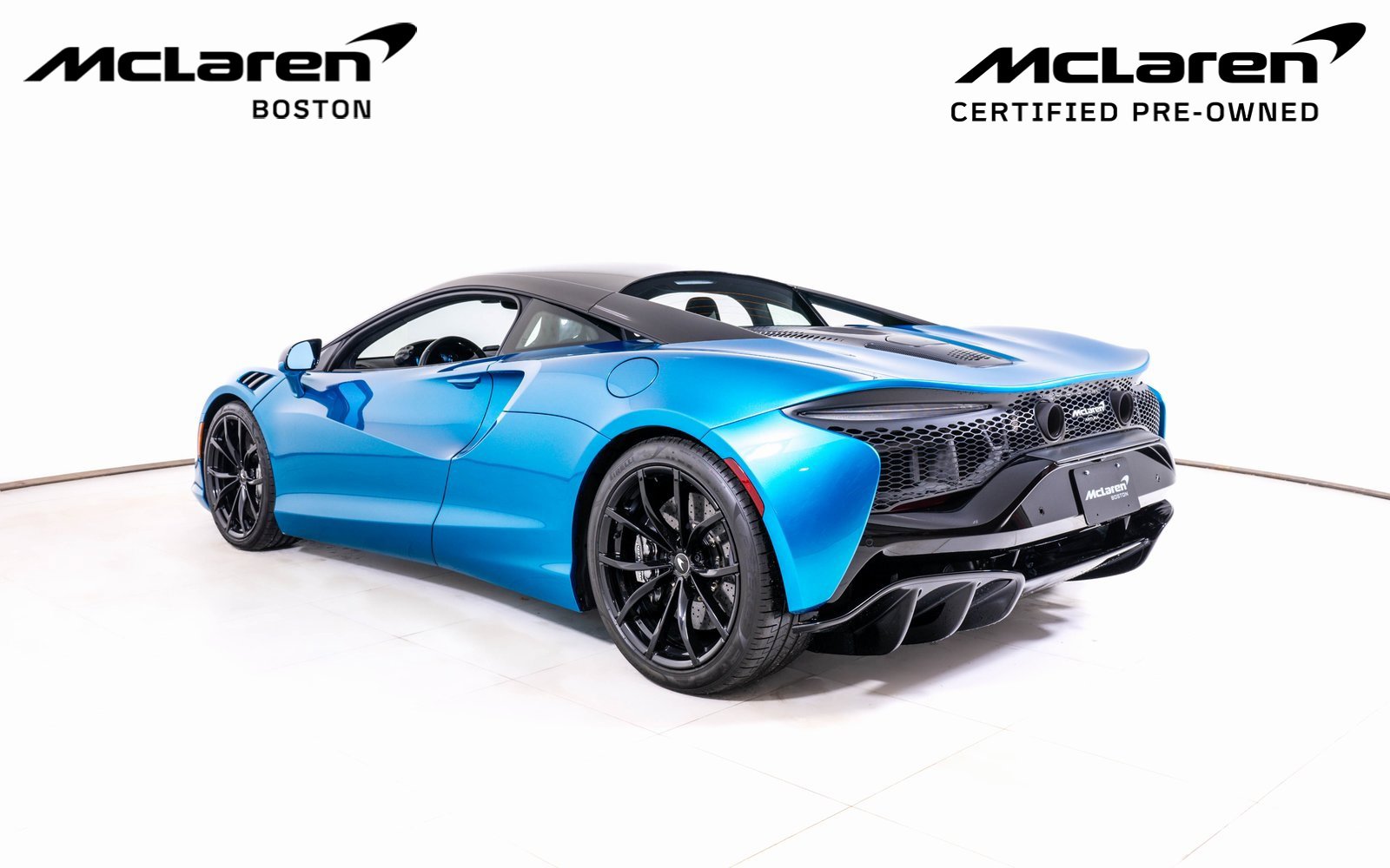 Used 2024 McLaren Artura image 3