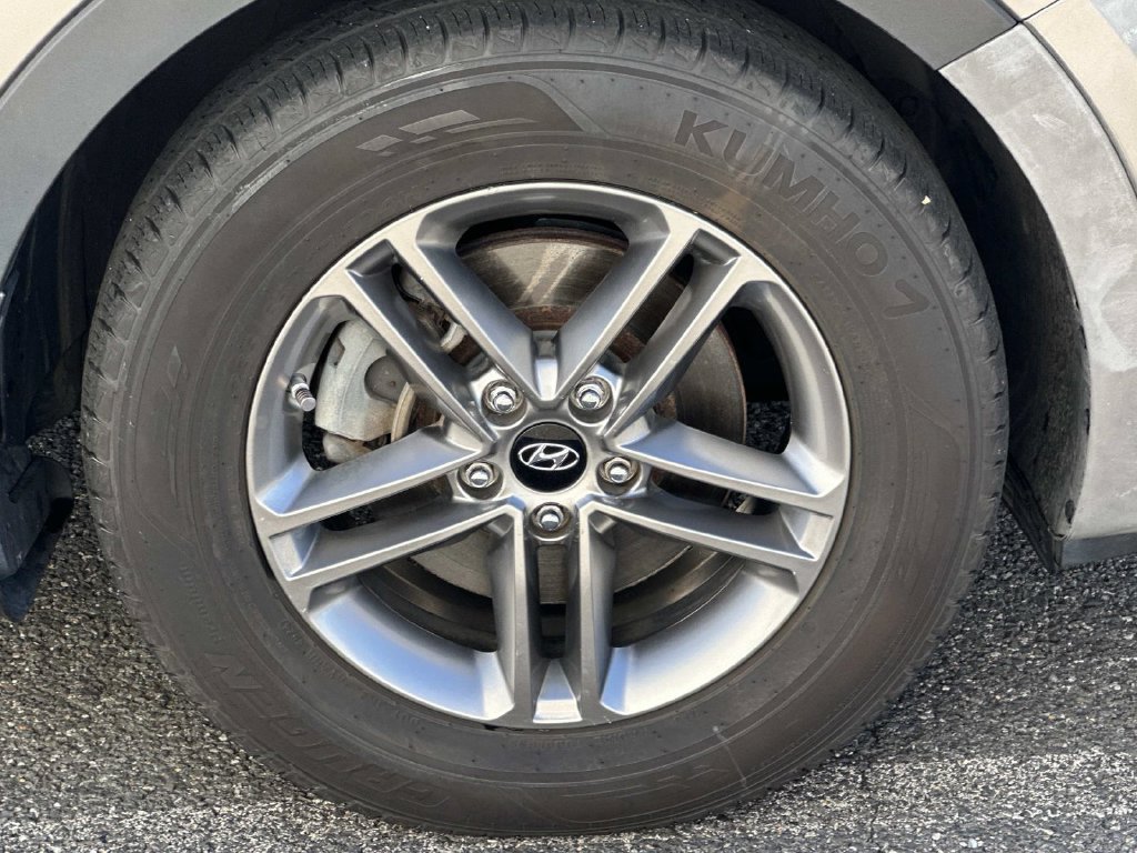 Used 2018 Hyundai Santa Fe Sport w/ 2.4L Tech Package 04 AWD/4WD image 11