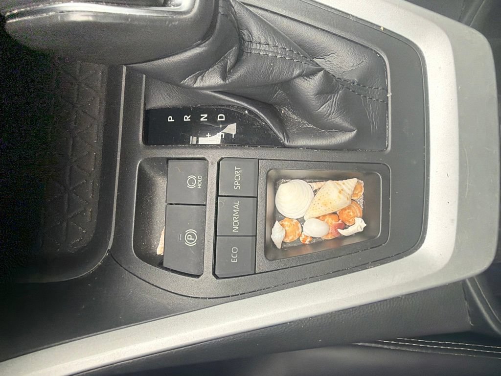 Used 2020 Toyota RAV4 XLE Premium FWD image 11