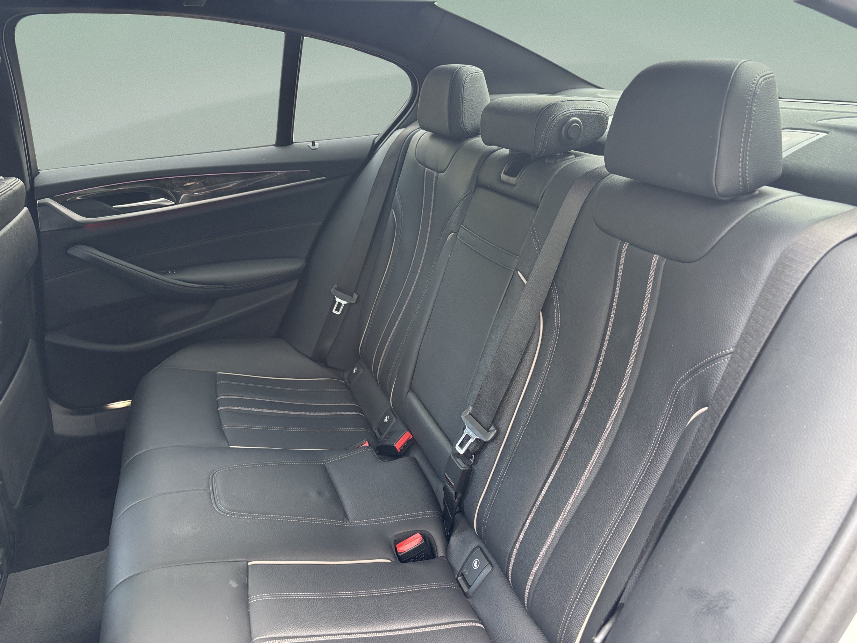 Used 2023 BMW 540i w/ M Sport Package RWD image 32