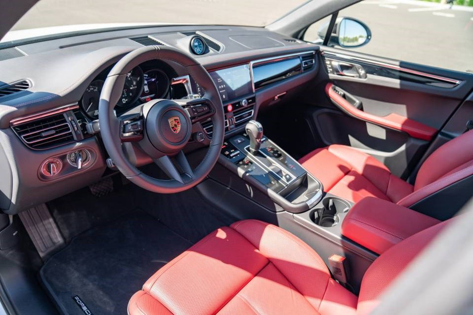 New 2026 Porsche Macan Turbo AWD/4WD image 4