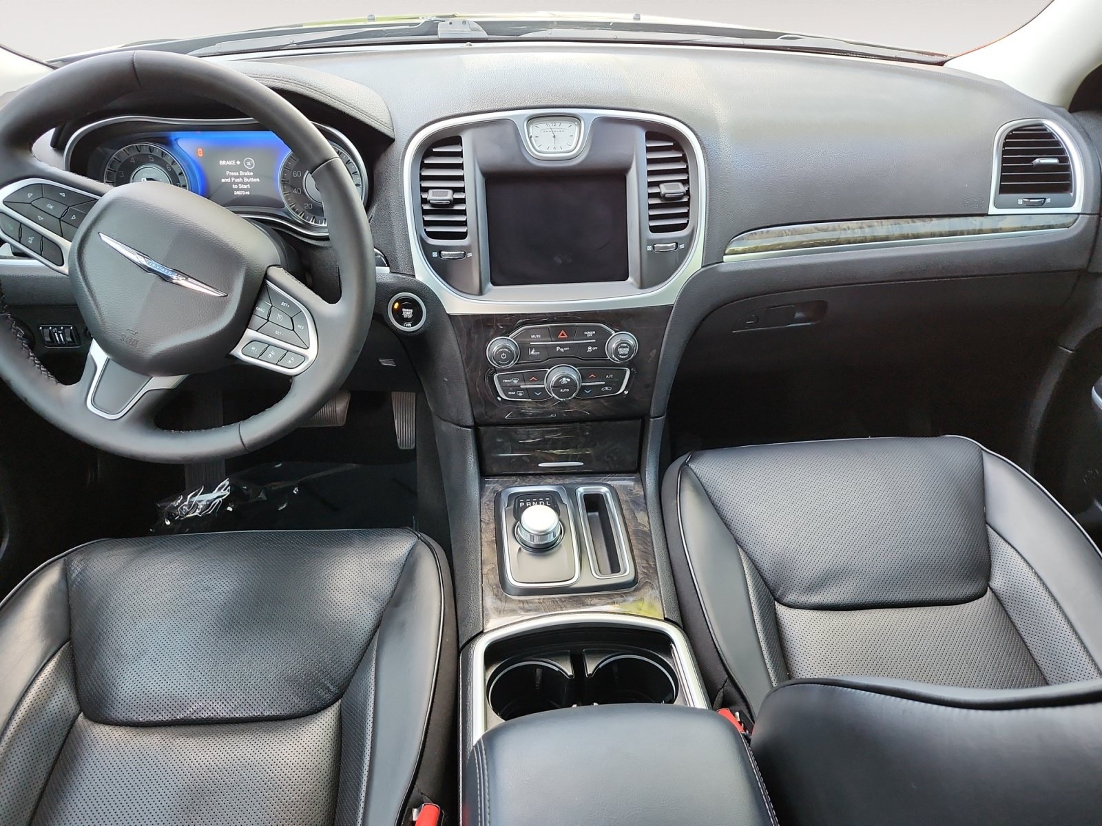 Used 2023 Chrysler 300 Touring L w/ Safetytec Plus Group RWD image 11