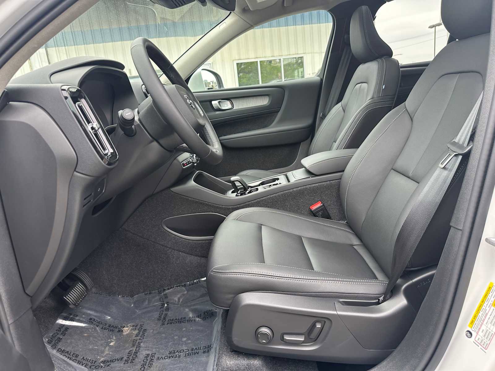 Used 2025 Volvo XC40 B5 Core w/ Protection Package Premier AWD/4WD image 19